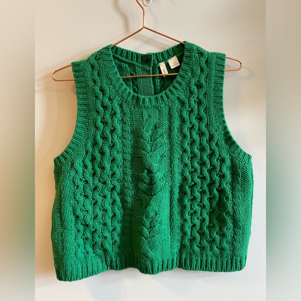 Kelly Green cropped sweater vest with wood button closure at back